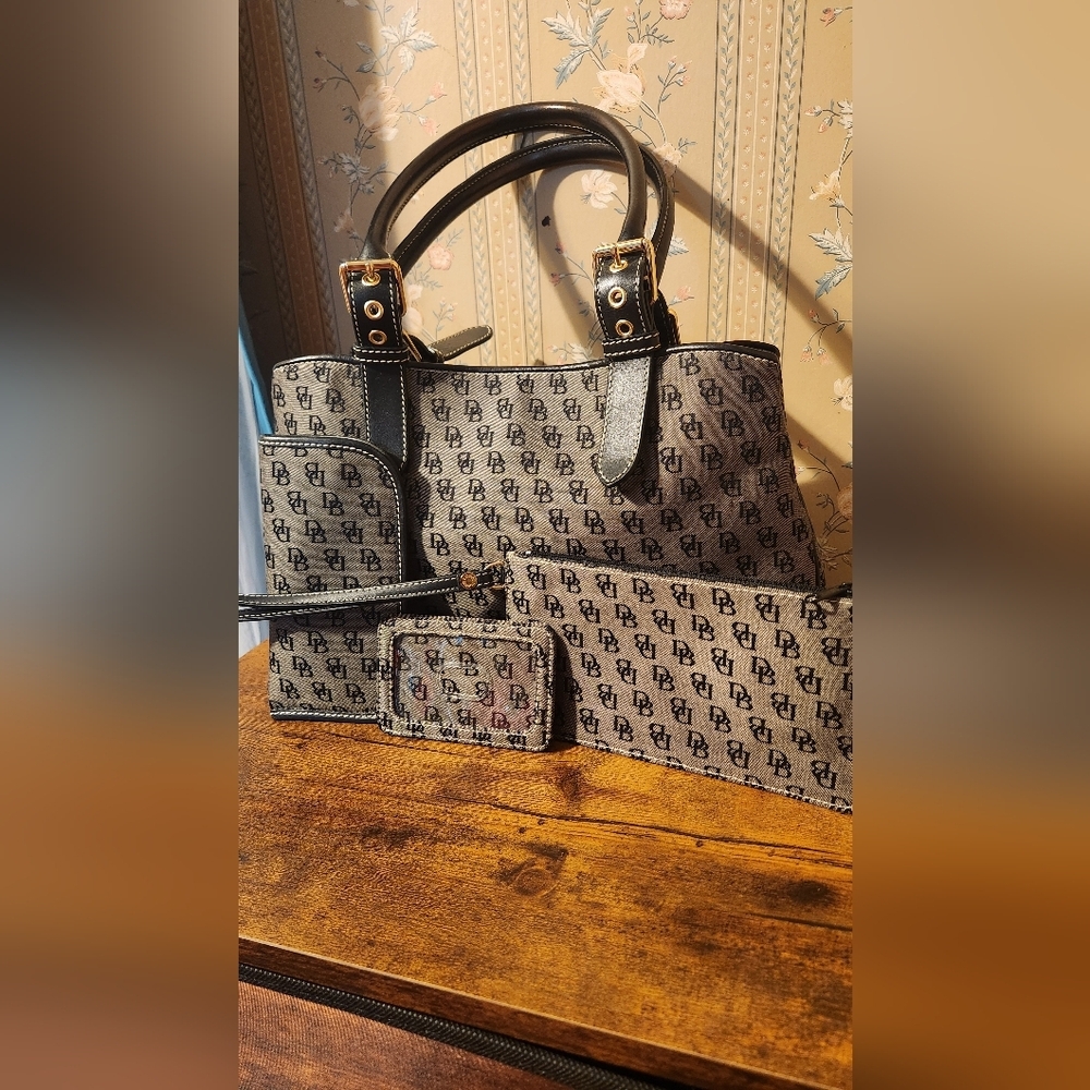 Dooney & bourke satchel Measures approximately 14 1/2"L × 5"W × 8" H